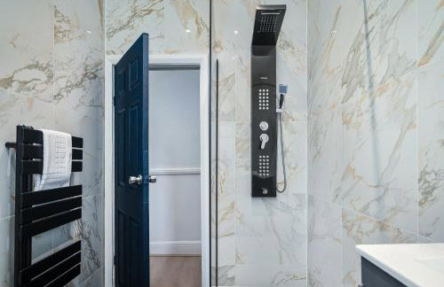 Anfield House - Liverpool Retreat 7 Bedroom Home - Photo 19