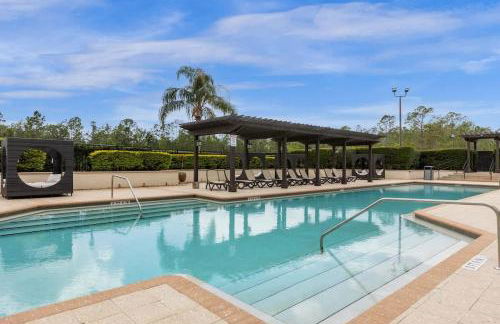 Cozy & Elegant 4BR Enchanted Townhouse - 1 Mile to Disney with Resort Pool, Gym, & Jacuzzi - Photo 50