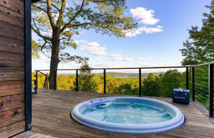 Modern Catskills Escape w Open Living Steam Shower Hot Tub w Mountain Views Minutes from Woodstock Trails Suncliff Vista - Foto 1