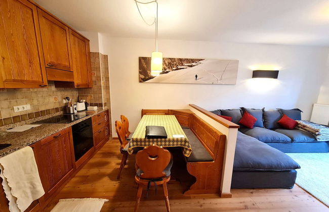 Apartment With Balcony and Mountain Views - Photo 10