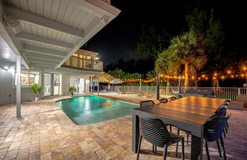 Beachfront Oasis w Htd Pool Cinema Game-Room Tiki - Foto 10