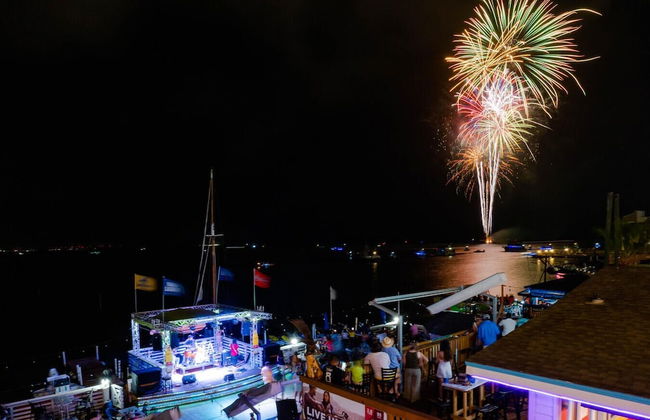 Modern Ground flr Condo 1/2 Block to Beach w Pool! - Foto 19