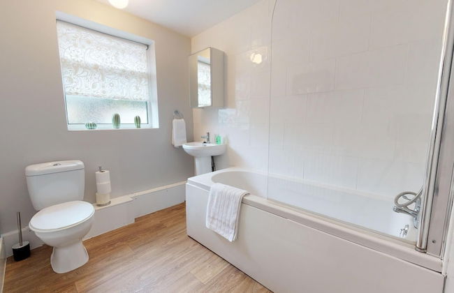 Stayzo 2BR House Accommodation in Peterborough - Foto 25