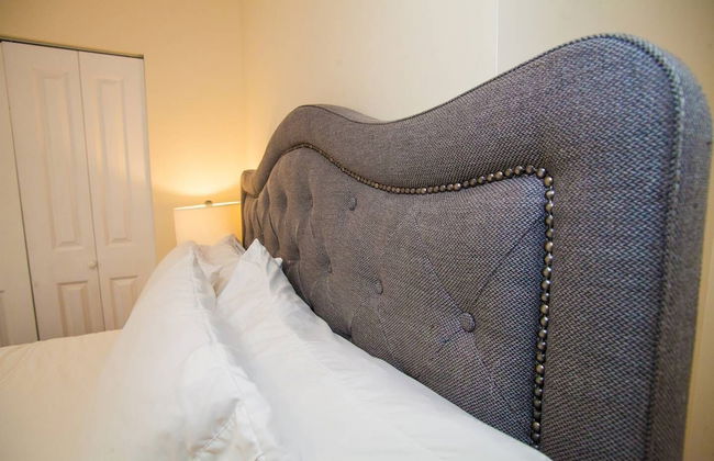 NEW 4 Bed 2 Full Bath Condo Near Back Bay - Photo 4