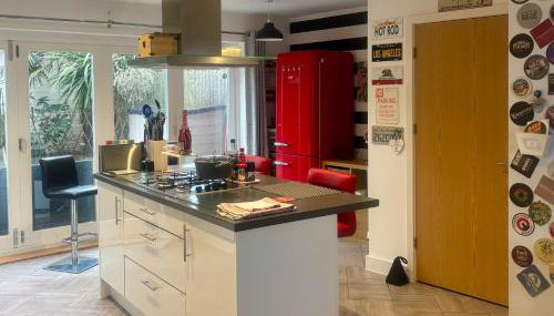 4 bed Townhouse with spectacular views 4 miles from Cardiff 10min drive or train journey to city centre - Foto 5