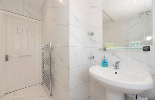 4 Bedroom Family Home In South East London - Photo 16