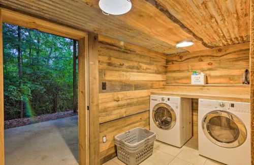 Couples Treehouse Retreat with Hot Tub and Views - Foto 24