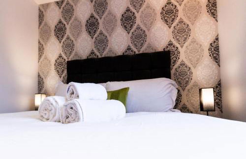 Charming Home in Bromsgrove - Perfect for Groups - Foto 17