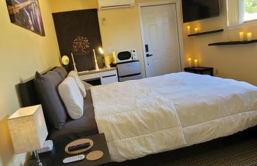 Twin Pines Studios - Photo 1