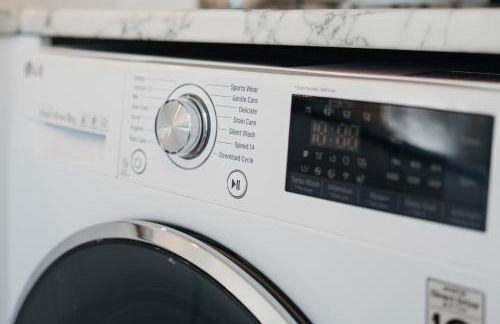 Sunny Seaside Paradise - Sleeps 5 - Photo 22