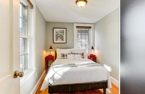 Walk to Constitution Beach Mid-Century Boston Gem - Foto 19