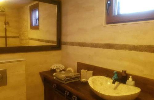 Green Marble Pool Cottage 3 BR in 2 adjoining stone buildings on a 2 acre private land - Foto 37