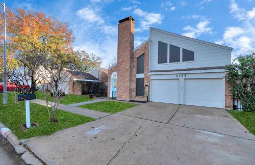 AccessibleGem 3BR Jacuzzi & Air Hockey Sleeps 13 Chinatown - Foto 62