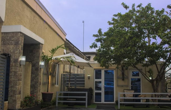 Premiership UK Suites - Photo 29