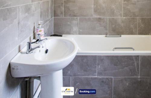 2 Bed Apartment By StirkMartin Stays Short Lets & Serviced Accommodation Cardiff With Free Parking & 7mins to City Centre - Foto 20