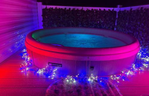 LuxeHaven at Tattershall Lakes Park with Hot Tub - Foto 65