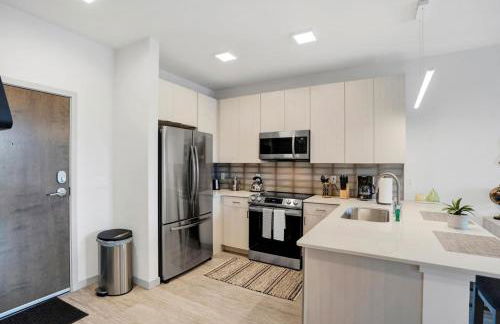 Pool with Free Covered Parking and Washer & Dryer in Unit - Foto 5