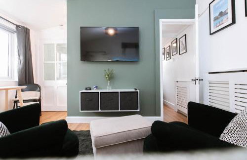 Smart Modern Studio With Free Parking, Wifi, Close To Town, Hospital, Uni, Quiet Area, Contact For Best Prices - Foto 1