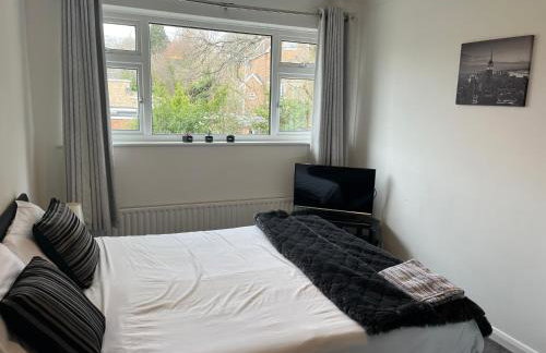 A Home from Home -2 Bed Flat & Free Driveway Parking - Foto 40