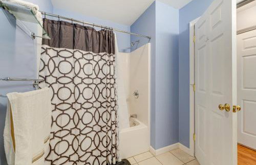 4 Mi to Long Lake! Secluded Haven with Fenced Yard - Foto 17