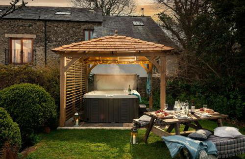 East Trenean Farm Cottages -4 Luxury Cornish Cottages sleeping 20 with hot tubs, private gardens, rural views and EV facilities - Foto 2