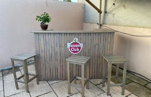 Studio indépendant, piscine & jardin en centre-ville - Foto 8