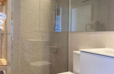 Modern Penthouse - Sea View & Private Rooftop - Photo 9