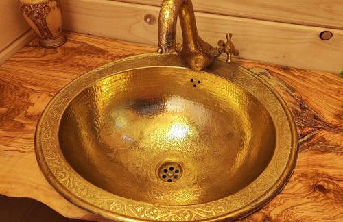 Refugio madera estilo árabe con estatuas, estanques y un pequeño zoo - Foto 27