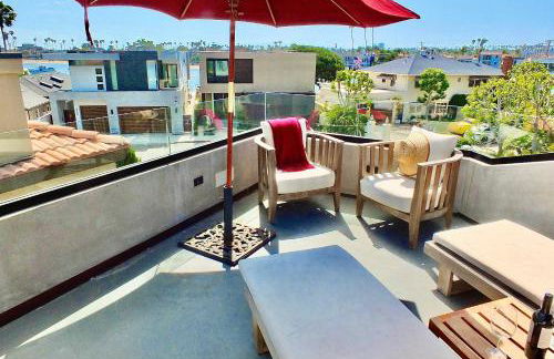 Naples Luxury Retreat - 3 BDR Stay for 6 w Rooftop Patio - Photo 30