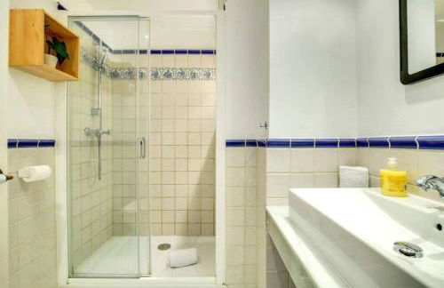 Colorful With Cozy Terrace In Gracia - Photo 23