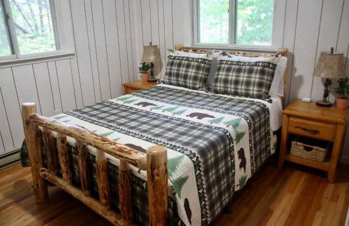 Escape to a 3-Bedroom Cabin in Lower Catskills - Foto 13