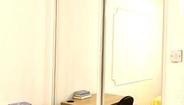 Double room in the heart of Kingston upon Thames in London - Photo 2