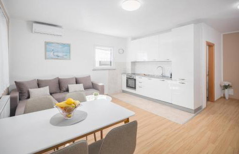 1 Bedroom Awesome Apartment In Nova Vas - Photo 5