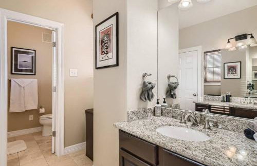 Warm Suburban 3BR Townhome near DT - Foto 16