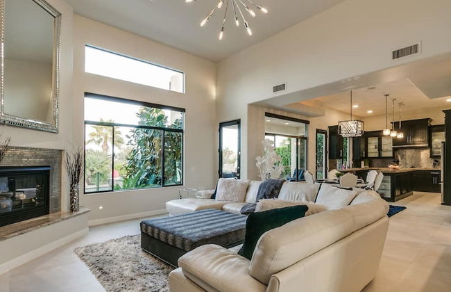 Luxury Contemporary Sanctuary w/ Pool and Views! - Foto 20