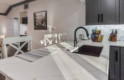 RiverEdge Haven Hot Tub, 5 Beds, Kayaks Near ND - Foto 24