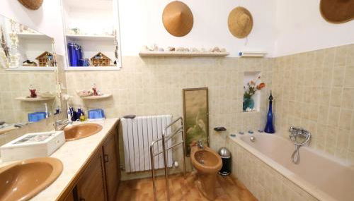 jolie location, maison avec piscine et joli jardin fleuri, à oppède dans le luberon en provence – 6 personnes - Foto 5