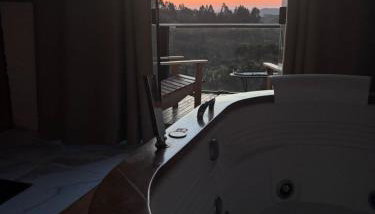 Suite Piscina térmica e Banheira Jacuzzi a 20km de Ctba - Foto 3