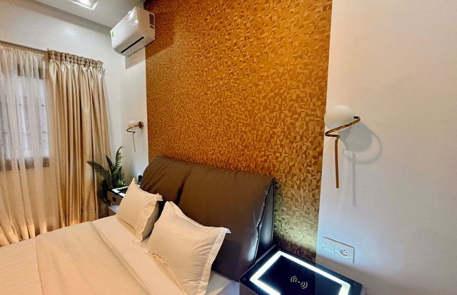 Lighthouse Signature Suites - Photo 13