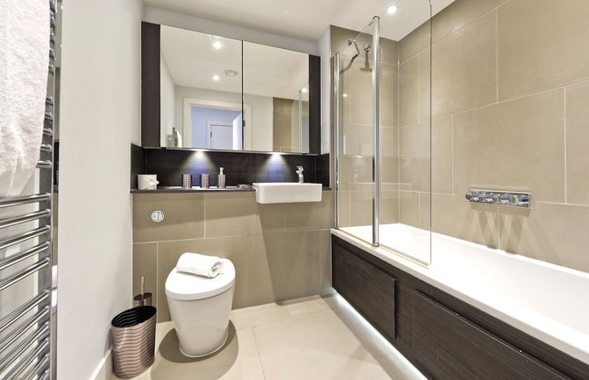 Spacious Flat Near South Bank by Underthedoormat - Photo 20