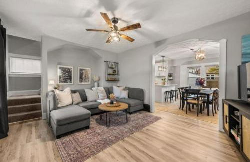 Newly Renovated and Designed Near Downtown - Foto 8