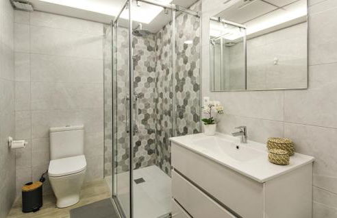 3 Bedroom Nice Apartment In Benajarafe - Photo 12