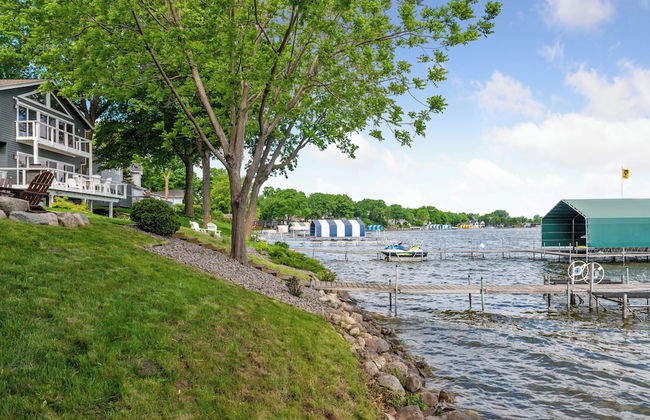 Lakefront Luxury - Foto 39