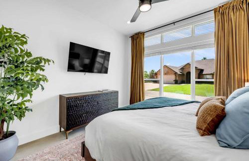 Lakefront Stay for 16 with Pool Dock & Game Room - Foto 22