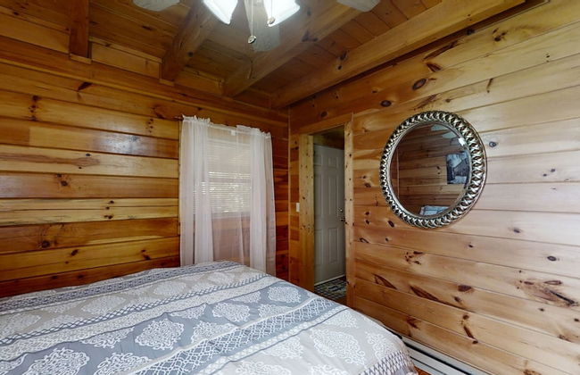 Yellow Cabin On The River 2 Bedroom Cabin by RedAwning - Photo 3