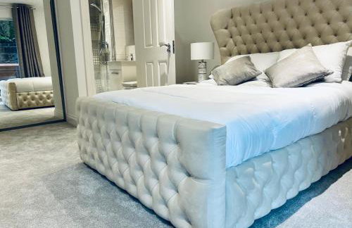 DESIGNER HOUSE - University of Glasgow / Central Glasgow 'Hillhead' West End G12 - Luxurious & Contemporary Detached House / Terrace / Garden / 'electric car charging' Garage Parking - Foto 19