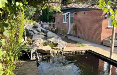 Patio lodge with forest access close to beaches - Foto 15