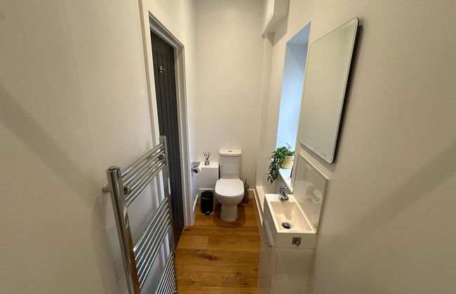 Romantic King Bed Countryside Couples Cabin - Photo 9