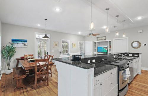 Beach Bungalow, 3 Min Walk to Beach, Golf Cart, 4 bikes, Wagon - Foto 16