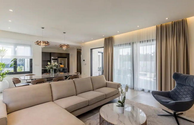 Sophisticated Oasis Residence Villa With Pool - Foto 11